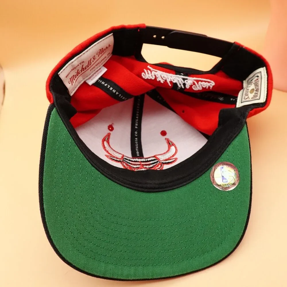 Chicago Bulls Hat Cap Mitchell Ness Snap Back Red Black NBA Basketball Mens